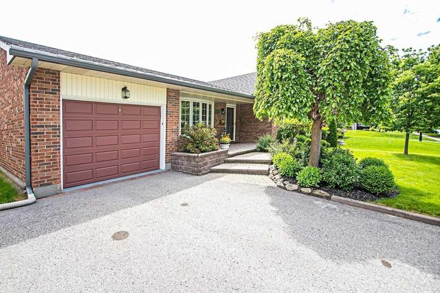 809 Ferndale St, House detached with 3 bedrooms, 2 bathrooms and 4 parking in Oshawa ON | Image 2