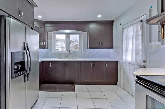 33 Tillbrook Crt, House detached with 4 bedrooms, 3 bathrooms and 10 parking in Toronto ON | Image 6