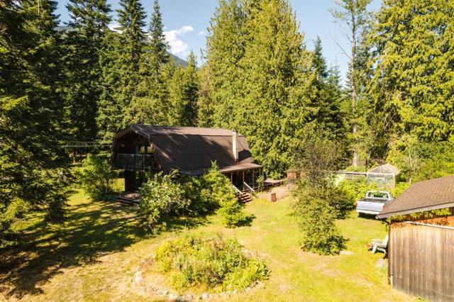 240 Bryan Road, House detached with 3 bedrooms, 2 bathrooms and null parking in Central Kootenay E BC | Image 38