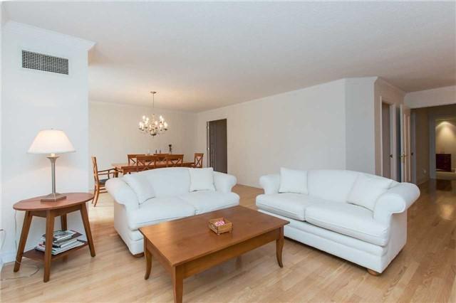 404 - 2727 Yonge St, Condo with 2 bedrooms, 2 bathrooms and 1 parking in Toronto ON | Image 6