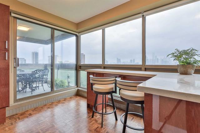 907/908 - 63 St Clair Ave W, Condo with 3 bedrooms, 3 bathrooms and 2 parking in Toronto ON | Image 5