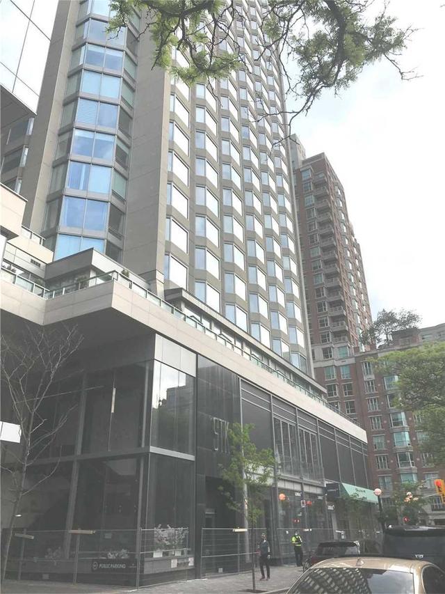 1018 - 155 Yorkville Ave, Condo with 0 bedrooms, 1 bathrooms and 0 parking in Toronto ON | Image 1