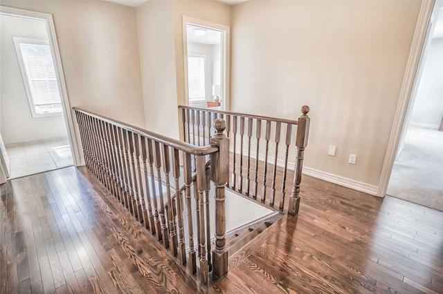 70 Seward Cres, House detached with 4 bedrooms, 4 bathrooms and 4 parking in Ajax ON | Image 15