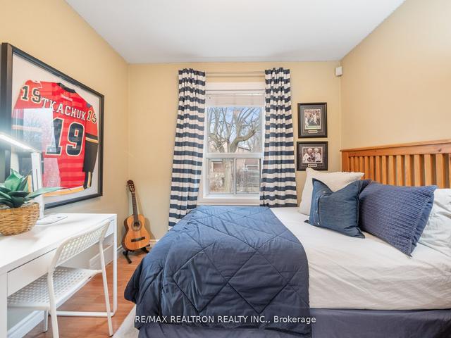 61 Collinson Blvd, House detached with 3 bedrooms, 2 bathrooms and 5 parking in Toronto ON | Image 4