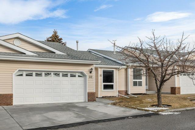 32 Macewan Park Heights Nw, Home with 3 bedrooms, 2 bathrooms and 4 parking in Calgary AB | Image 2