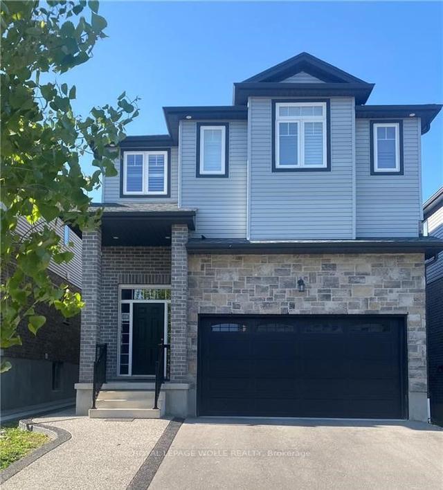 b - 321 Carriage Way N, House detached with 1 bedrooms, 1 bathrooms and 1 parking in Waterloo ON | Image 1