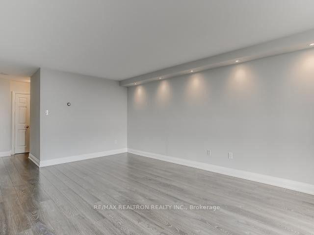 1809 - 131 Beecroft Ave, Condo with 2 bedrooms, 2 bathrooms and 1 parking in Toronto ON | Image 9