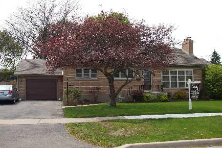 870 Hortop St, House detached with 3 bedrooms, 2 bathrooms and 4 parking in Oshawa ON | Image 1