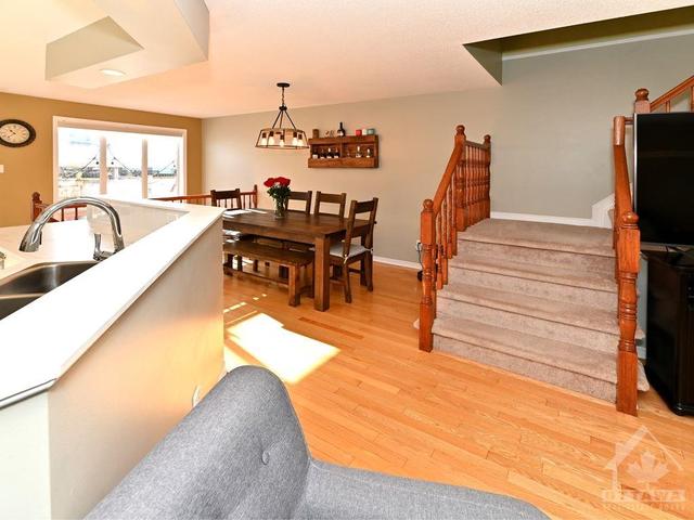 864 Nesting Way, Townhouse with 3 bedrooms, 2 bathrooms and 3 parking in Ottawa ON | Image 8
