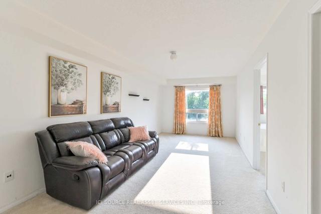 64 Wyper Sq, House detached with 2 bedrooms, 2 bathrooms and 4 parking in Toronto ON | Image 3