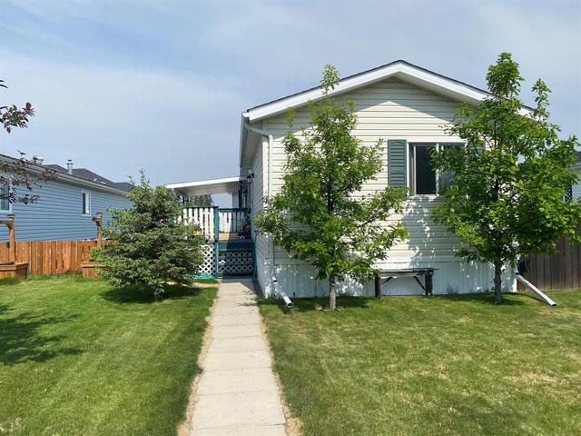 4512 59 Street, House detached with 3 bedrooms, 2 bathrooms and 2 parking in Rocky Mountain House AB | Image 2