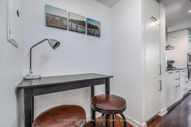 911 - 12 York St, Condo with 1 bedrooms, 1 bathrooms and 0 parking in Toronto ON | Image 8