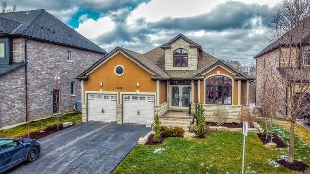 7433 Lionshead Ave, House detached with 2 bedrooms, 3 bathrooms and 6 parking in Niagara Falls ON | Image 1