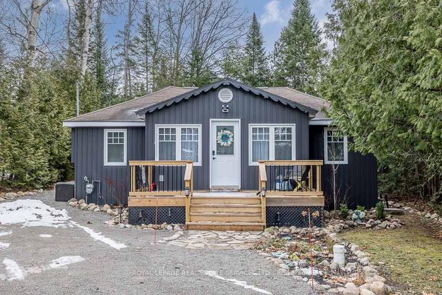 1071 Lawson Rd, House detached with 2 bedrooms, 1 bathrooms and 6 parking in Tiny ON | Image 1
