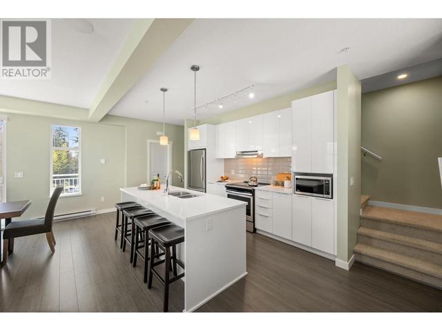 601 - 11295 Pazarena Place, House attached with 3 bedrooms, 3 bathrooms and 2 parking in Maple Ridge BC | Image 11