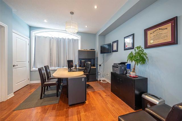 10392 Keele St, House attached with 3 bedrooms, 4 bathrooms and 2 parking in Vaughan ON | Image 15