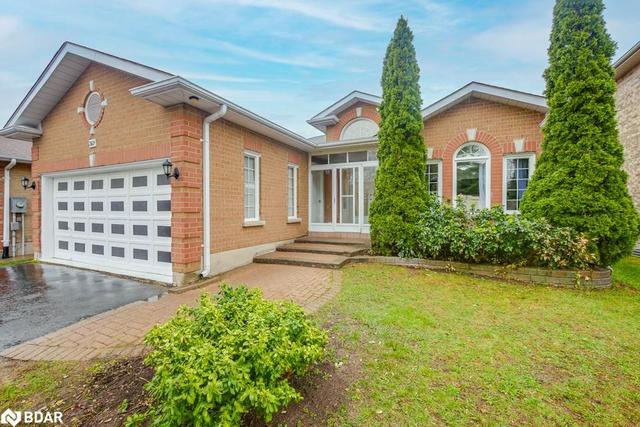 369 Livingstone Street, House detached with 5 bedrooms, 3 bathrooms and 4 parking in Barrie ON | Image 2