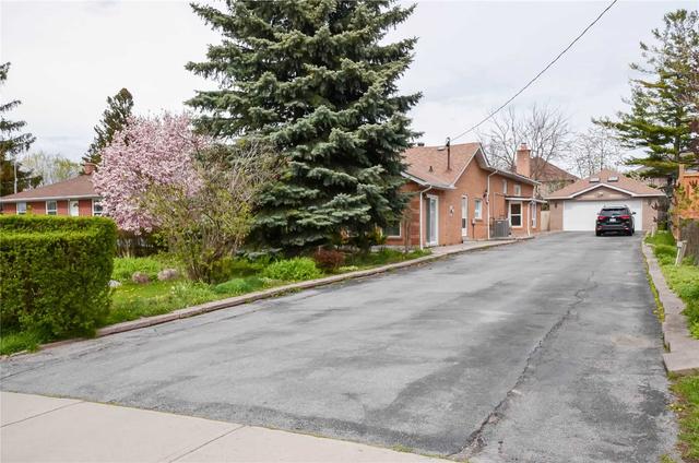 729 Old Harwood Ave, House detached with 4 bedrooms, 3 bathrooms and 10 parking in Ajax ON | Image 1
