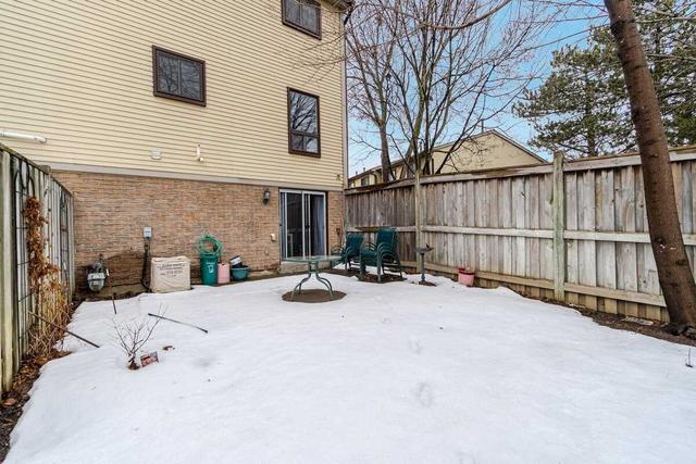 51 Mcmullen Cres, Townhouse with 3 bedrooms, 2 bathrooms and 2 parking in Brampton ON | Image 16