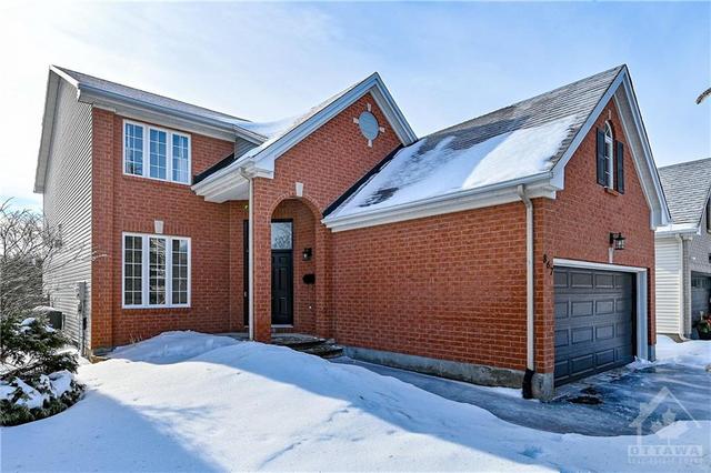 867 Como Crescent, House detached with 4 bedrooms, 3 bathrooms and 6 parking in Ottawa ON | Image 1