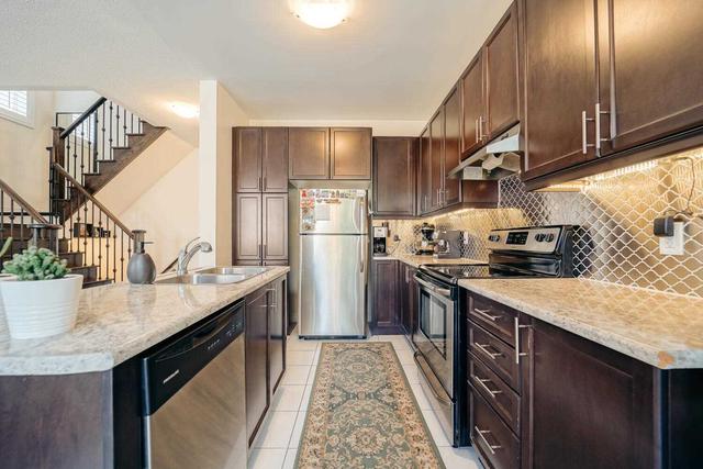 6 Zamek St, House attached with 3 bedrooms, 3 bathrooms and 2 parking in Brampton ON | Image 11