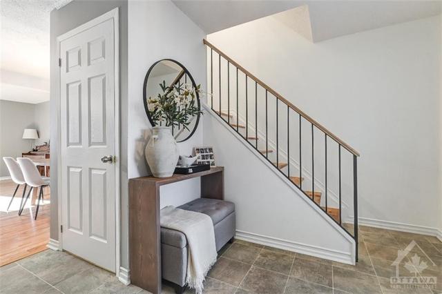 406 Sandhamn Private, Townhouse with 3 bedrooms, 3 bathrooms and 2 parking in Ottawa ON | Image 3