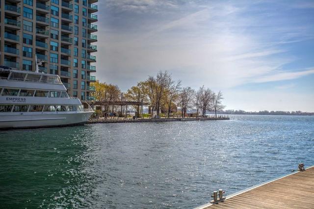 1801 - 77 Harbour Sq, Condo with 1 bedrooms, 1 bathrooms and 1 parking in Toronto ON | Image 11