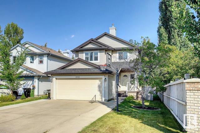 3913 Mcmullen Gr Sw, House detached with 4 bedrooms, 3 bathrooms and 4 parking in Edmonton AB | Card Image
