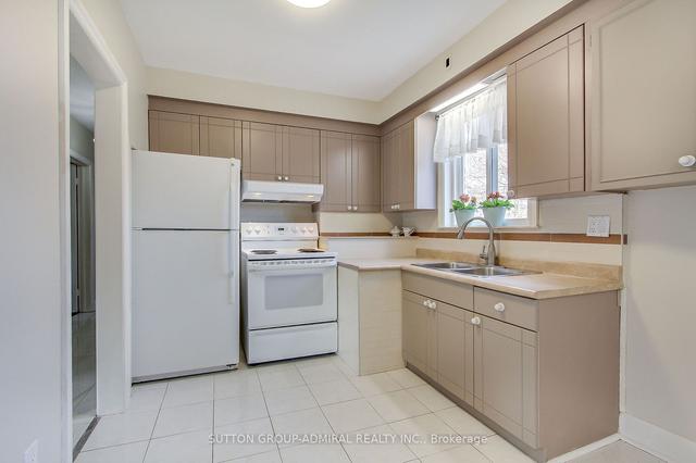 194 Cocksfield Ave, House detached with 3 bedrooms, 2 bathrooms and 8 parking in Toronto ON | Image 2