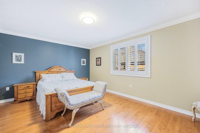 4 Falcon Cres, House detached with 2 bedrooms, 3 bathrooms and 6 parking in Barrie ON | Image 7