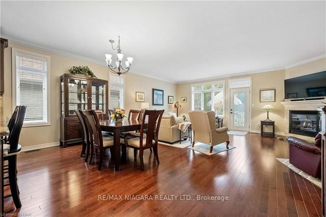 33 Hickory Ave, House detached with 2 bedrooms, 3 bathrooms and 4 parking in Niagara on the Lake ON | Image 4