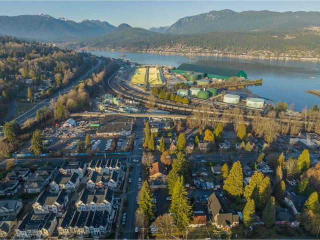 2201 Clarke Street Street, House detached with 3 bedrooms, 2 bathrooms and null parking in Port Moody BC | Image 16