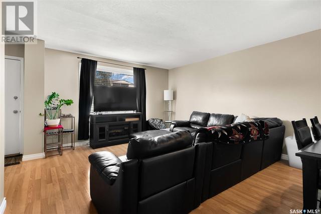 71 Killarney Way, House attached with 3 bedrooms, 1 bathrooms and null parking in Regina SK | Image 3