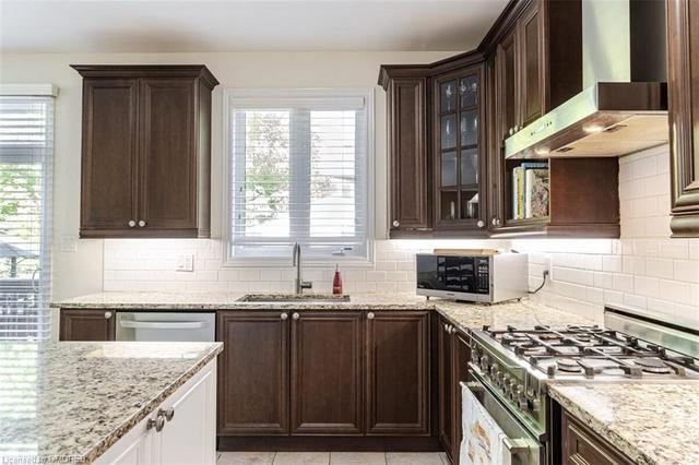 2240 Devonshire Crescent, House detached with 4 bedrooms, 2 bathrooms and 6 parking in Oakville ON | Image 16