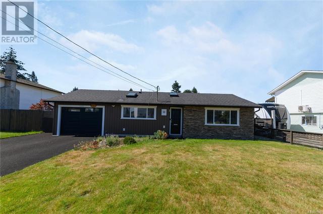 2092 Eardley Rd, House detached with 2 bedrooms, 1 bathrooms and 3 parking in Campbell River BC | Card Image