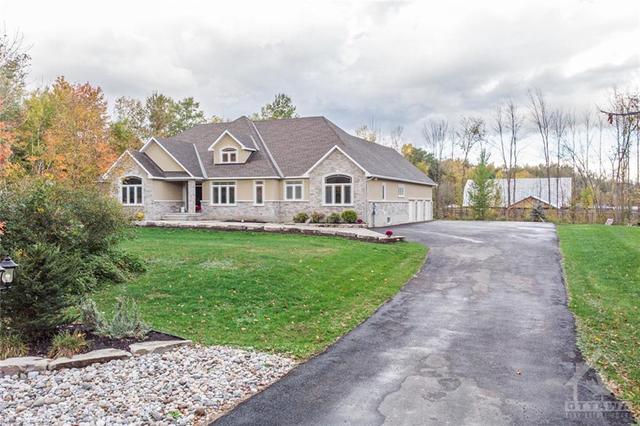 5725 Stuewe Drive, House detached with 6 bedrooms, 5 bathrooms and 6 parking in Ottawa ON | Image 1