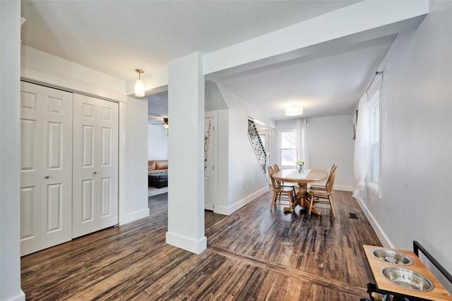 104 Mercer St, House detached with 2 bedrooms, 2 bathrooms and 5 parking in Hamilton ON | Image 2
