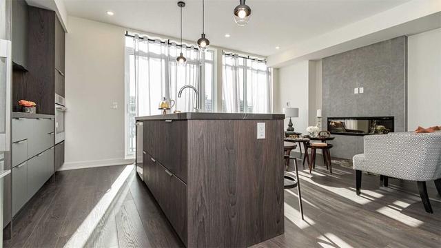 37 Sonic Way, Townhouse with 2 bedrooms, 3 bathrooms and 1 parking in Toronto ON | Image 2