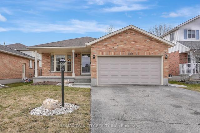 235 Dartmoor Cres, House detached with 2 bedrooms, 2 bathrooms and 6 parking in Waterloo ON | Image 1