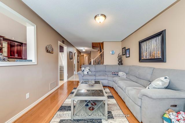 59 Lawren Harris Cres, House detached with 4 bedrooms, 4 bathrooms and 6 parking in Caledon ON | Image 2