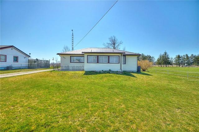 565 Rymer Road, House detached with 3 bedrooms, 1 bathrooms and 6 parking in Haldimand County ON | Image 1