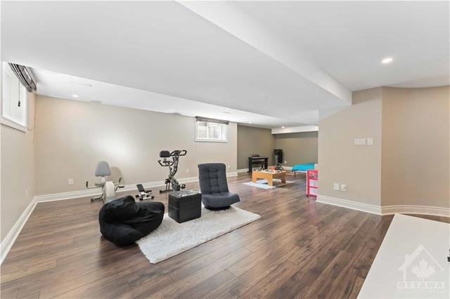 404 Nestleton Street, House detached with 4 bedrooms, 3 bathrooms and 6 parking in Ottawa ON | Image 25