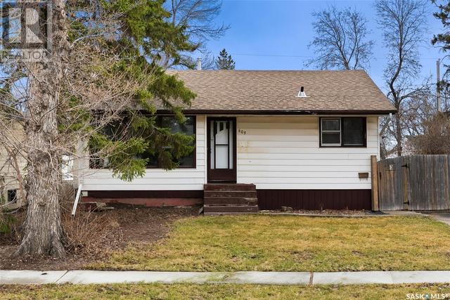 609 Broadway Avenue E, House detached with 3 bedrooms, 1 bathrooms and null parking in Regina SK | Image 2