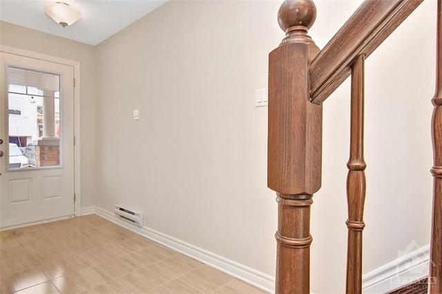 104 Gelderland Private, Townhouse with 3 bedrooms, 3 bathrooms and 2 parking in Ottawa ON | Image 2