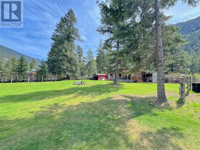 2446 Hwy 3, House other with 2 bedrooms, 2 bathrooms and null parking in Central Kootenay B BC | Image 28