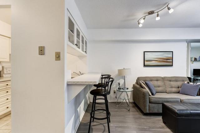 212 - 105 Mccaul St, Condo with 1 bedrooms, 1 bathrooms and 0 parking in Toronto ON | Image 11