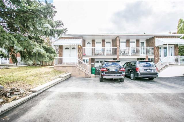 4050 Dunmow Cres, House semidetached with 3 bedrooms, 2 bathrooms and 3 parking in Mississauga ON | Image 1