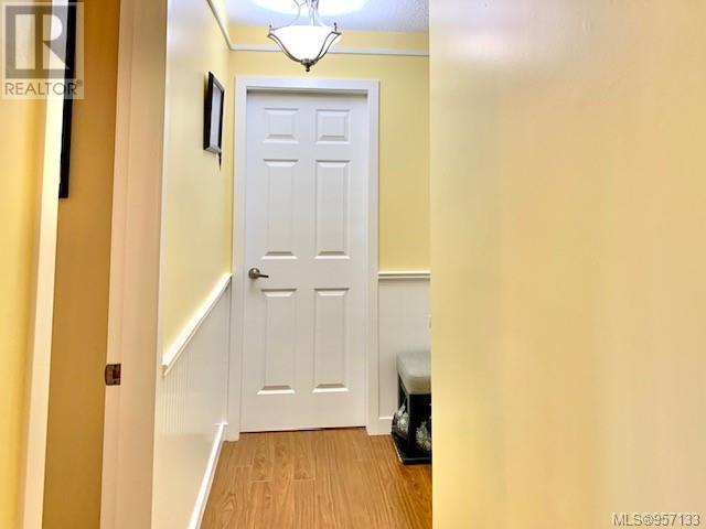 New interior doors, fresh paint and new flooring throughout | Image 14