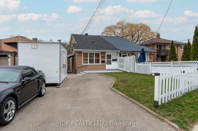 29 Northover St, House semidetached with 3 bedrooms, 3 bathrooms and 4 parking in Toronto ON | Image 31