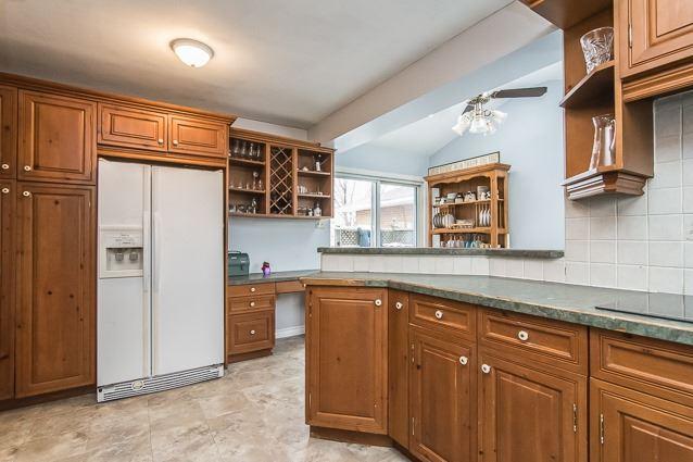 867 Carnaby Cres, House detached with 3 bedrooms, 2 bathrooms and 3 parking in Oshawa ON | Image 6